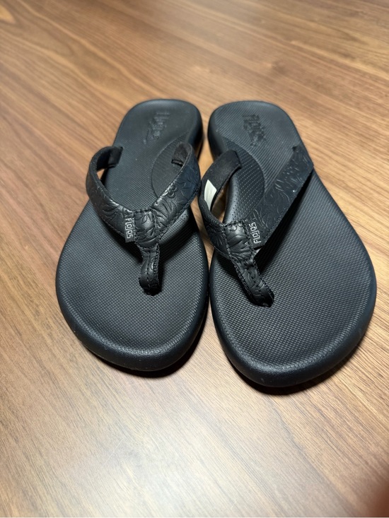 Flojos Shoes - Flojos Black Textured Flip Flop Sandals